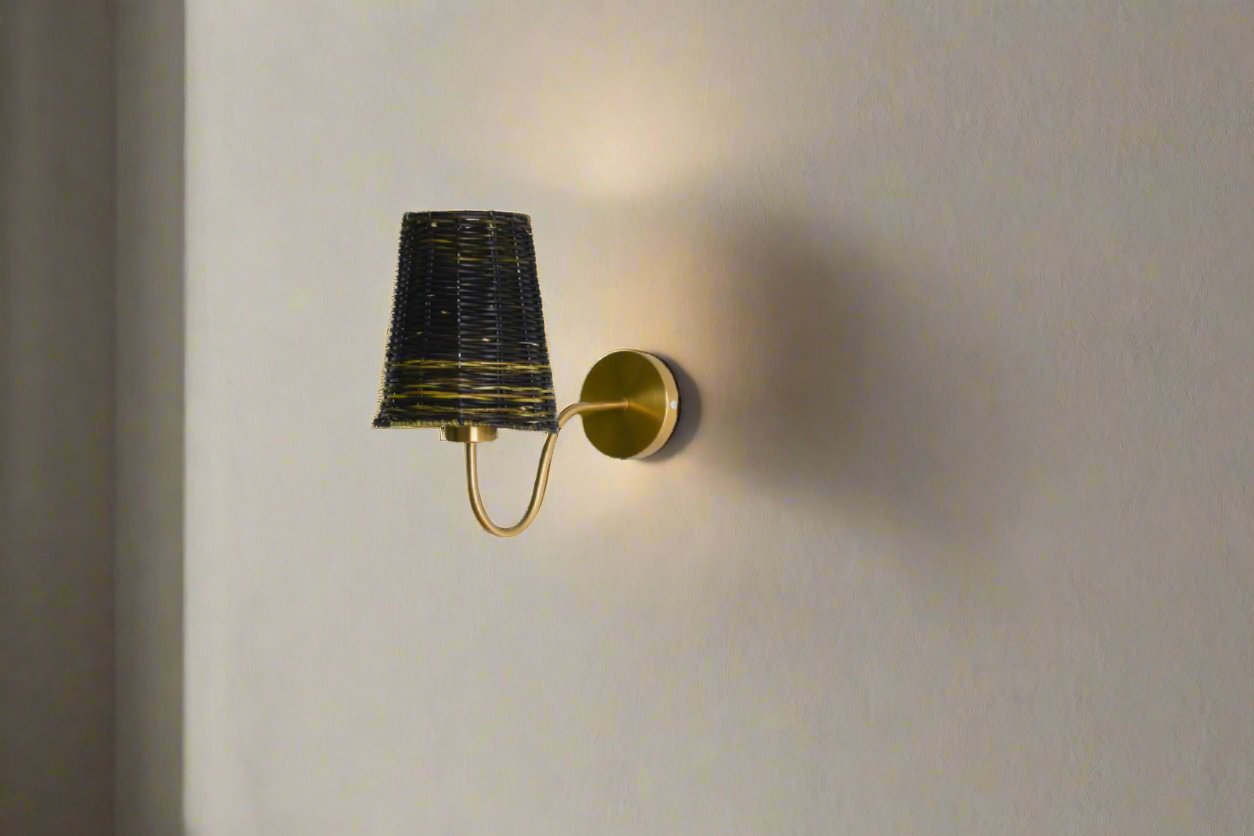 Black Nito Wall Lamp